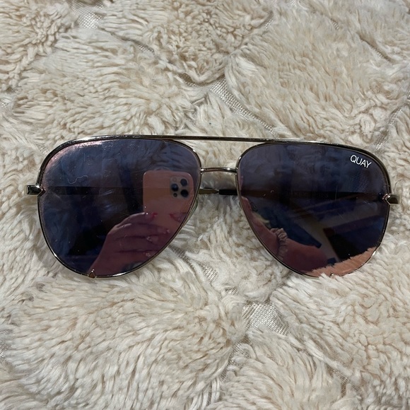 QUAY x DESI HIGH KEY GLASSES - Picture 5 of 5